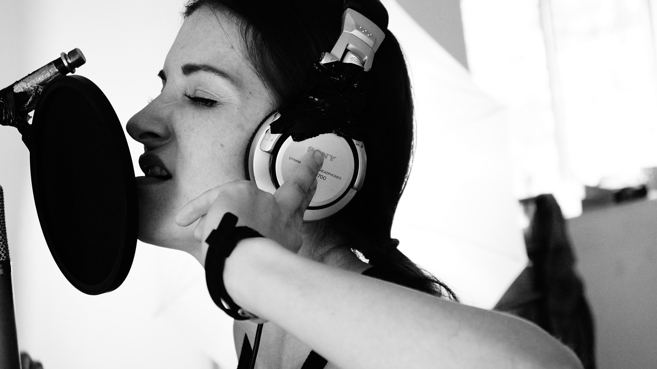 Excellent Ways to Earn Money From Singing