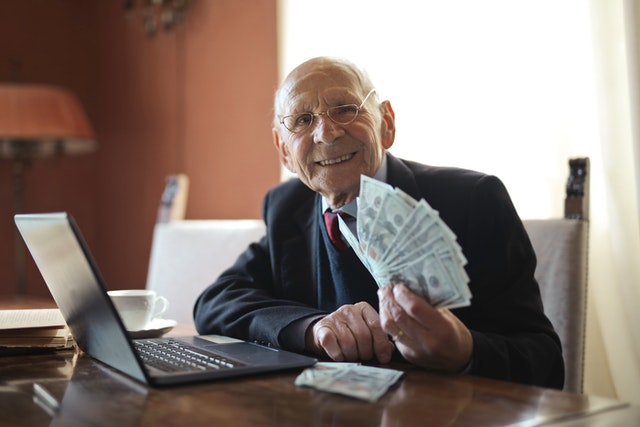 senior with cash